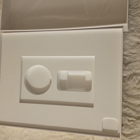 Authentic iPad Pro Box - Picture 5 of 5